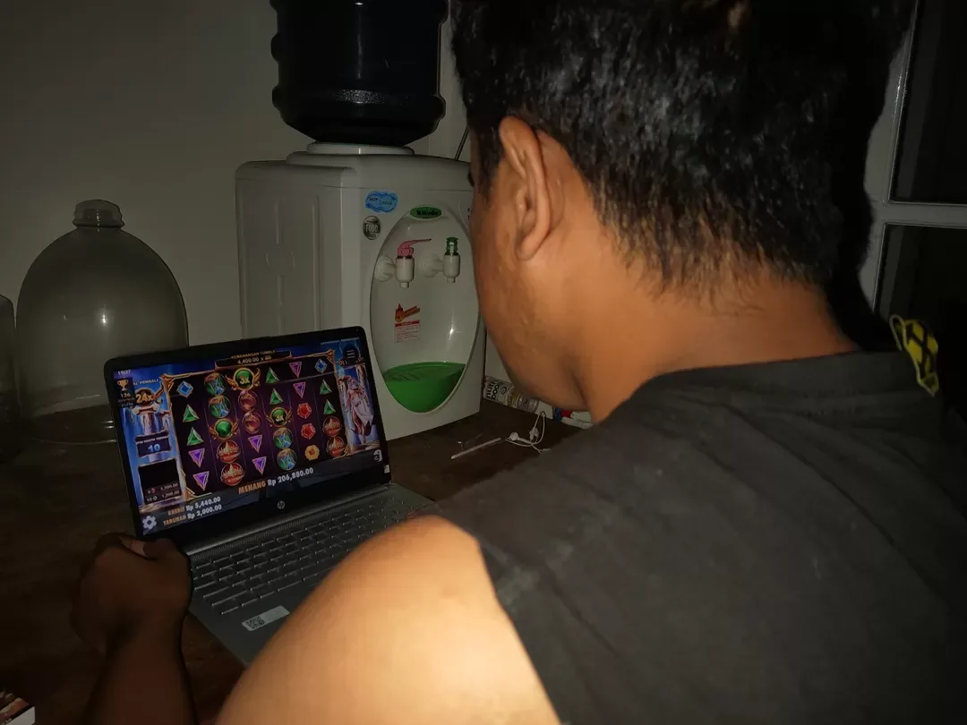 Analisis Sosial: Mengapa Orang Terpikat Scatter